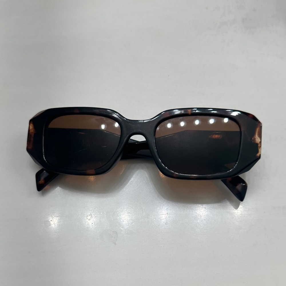 Stylish Tortoise Shell Sunglasses